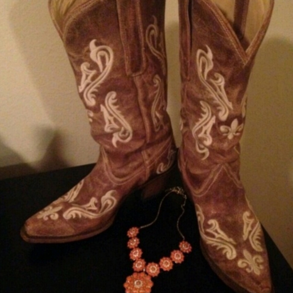 Corral Snip Toe Boots